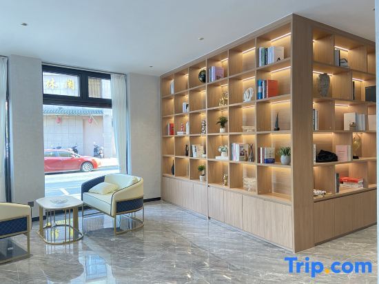 Хучжоу: Huzhou Quanya Hotel (Nanxun Shuanglin Phoenix Culture Square)