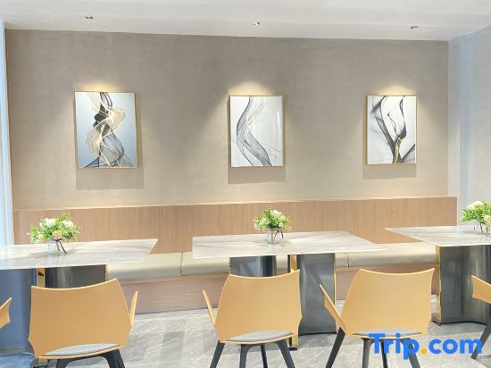Хучжоу: Huzhou Quanya Hotel (Nanxun Shuanglin Phoenix Culture Square)