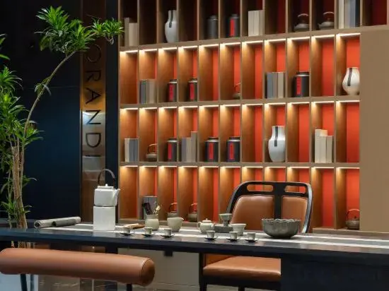 Цзинань: The Giorgio Morandi Hotel (Jinan Olympic Sports West Road Convention and Exhibition Center)