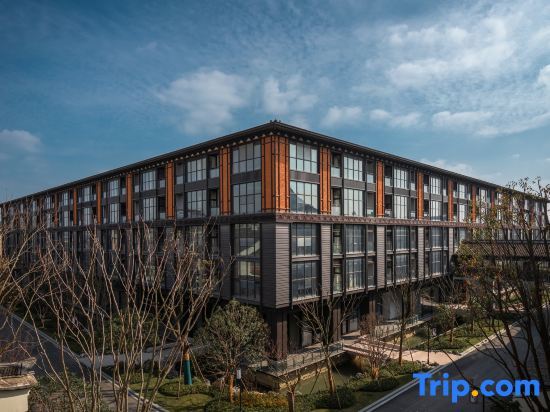 Цзясинь: Puyuan Fashion Ancient Town Meshang Resort Hotel