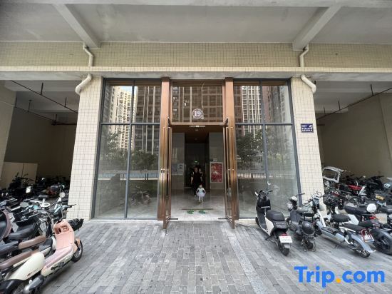 Фошань: Dollman Boutique Apartment (Jinshazhou Branch)