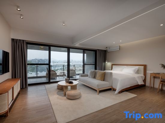 Лешан: Emeishan Gaoqiao Li  Hentique Pinecone Hotel