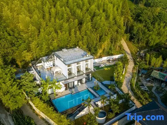 Хучжоу: Lushan Lushui Yeshe Shanshui Light Travel Resort Hotel (Jiangnan Luwu Scenic Area)