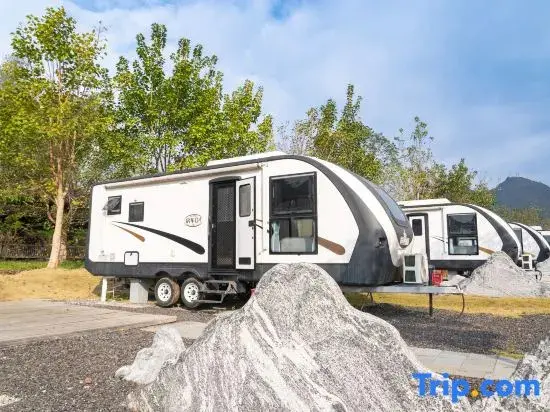 Чунцзо: Guanglv Le Xing Zhi Qu De Tian Border Camp Homestay