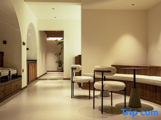 Фэньи: Liangqi Private Tang Homestay