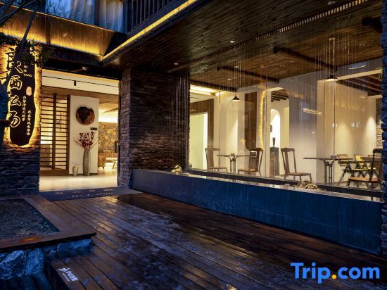 Фэньи: Liangqi Private Tang Homestay