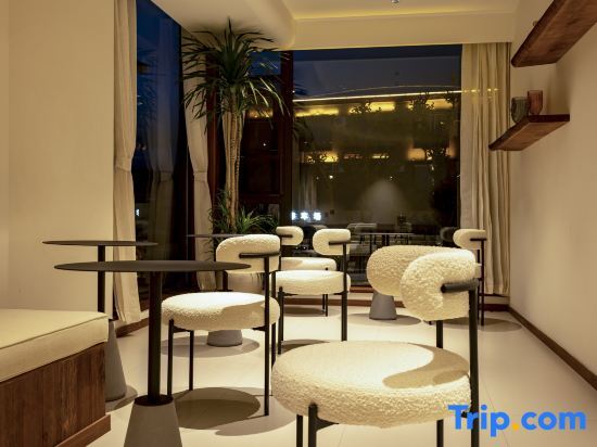 Фэньи: Liangqi Private Tang Homestay