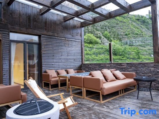 Фэньи: Liangqi Private Tang Homestay