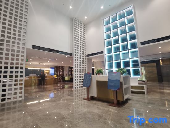 Баодин: Gray Whale International Hotel (Longquan Branch)