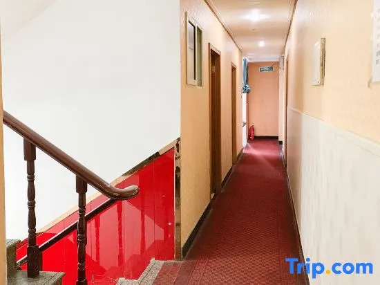 Маоминг: Huazhou Baiyun Apartment
