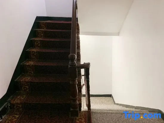 Маоминг: Huazhou Baiyun Apartment
