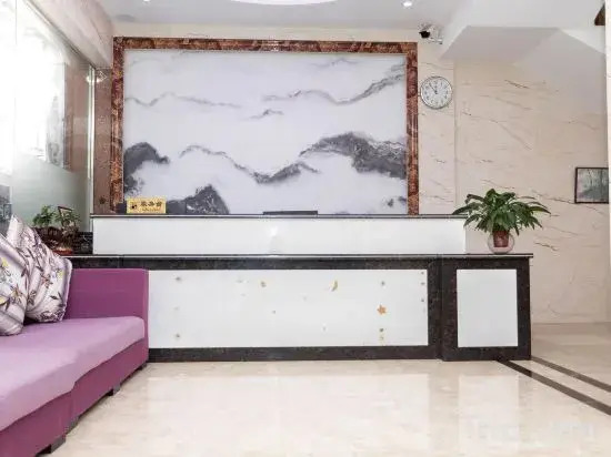 Маоминг: Huazhou Baiyun Apartment