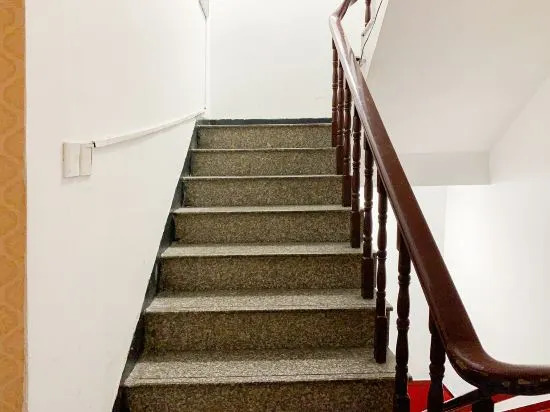 Маоминг: Huazhou Baiyun Apartment