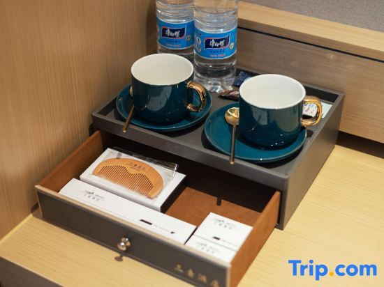 Цзясинь: Haiyan Sanyin Gaokong Hotel