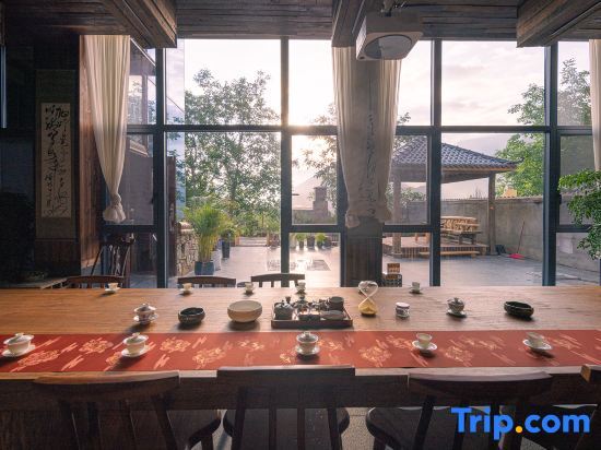 Фэньи: Maoxian Guigu Homestay