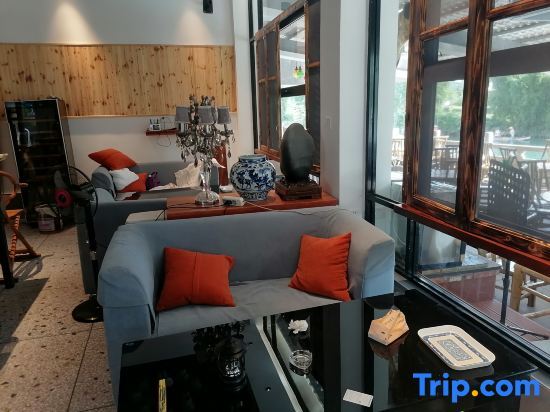 Яншо: Yangshuo Banxian Bieyuan Homestay (Yulonghe Bamboo Rafting Yulongqiao Wharf Branch)