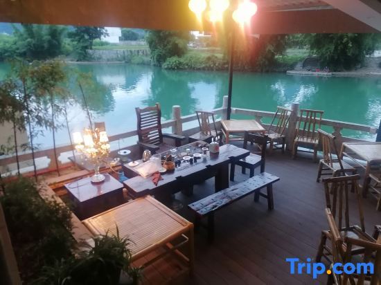 Яншо: Yangshuo Banxian Bieyuan Homestay (Yulonghe Bamboo Rafting Yulongqiao Wharf Branch)