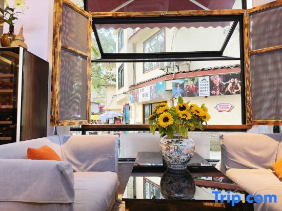 Яншо: Yangshuo Banxian Bieyuan Homestay (Yulonghe Bamboo Rafting Yulongqiao Wharf Branch)