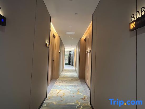 Шиянь: Zhushan Triumph Light Luxury Hotel