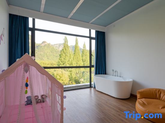 Шаоксинг: Xinchang Huaqianyueshang Homestay (Nineteen Peaks)