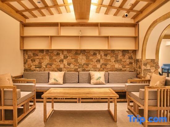 Наньчжао: Lushan Yueyue Liangshe Homestay