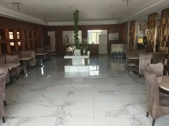 Люян: Yilongwan Leisure Club