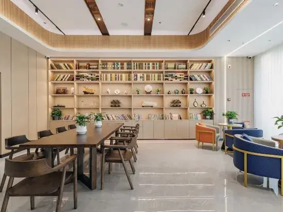 Шаоксинг: Home Inn Aiyi Hotel (Shaoxing Paojiang Binhe Commercial Center)