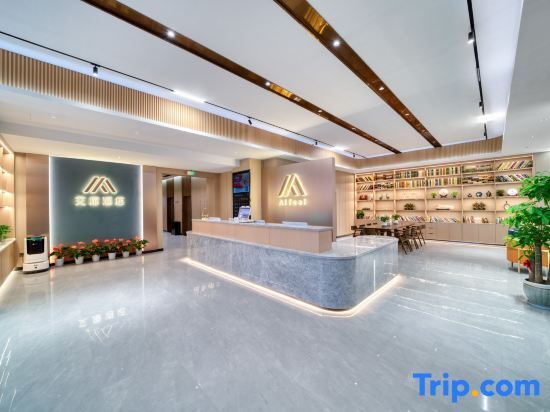 Шаоксинг: Home Inn Aiyi Hotel (Shaoxing Paojiang Binhe Commercial Center)