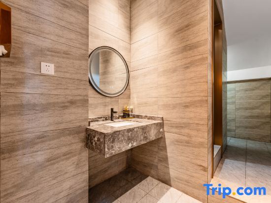Шэньчжэнь: Zhongmin Meiju Hotel (Luohu railway station to West Village subway station)