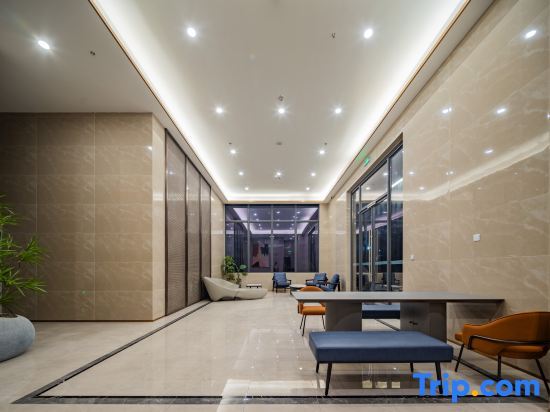 Чэнду: Starway Hotel (Chengdu Wuhu Science Fiction Hall)