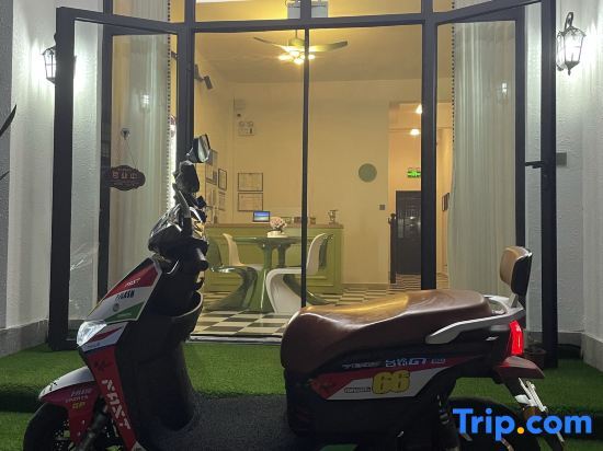 Санья: Sanya Yantana Travel Rental Store