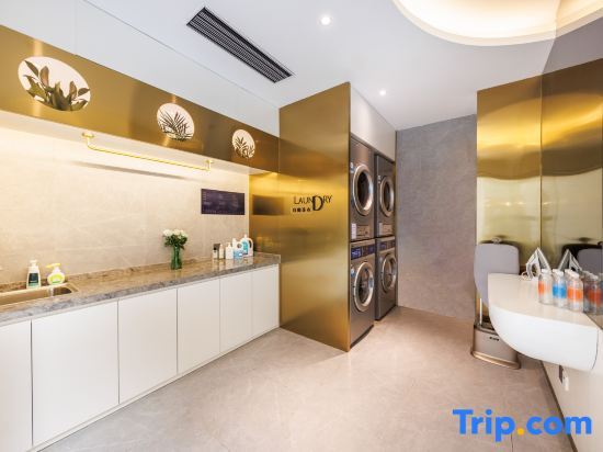 Шанхай: Shanghai Hongqiao National Exhibition and Convention Center Zhuguang Road ATOUR X Hotel