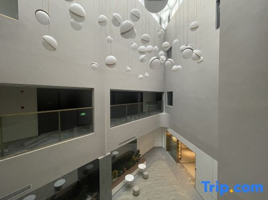 Шанхай: Shanghai Hongqiao National Exhibition and Convention Center Zhuguang Road ATOUR X Hotel