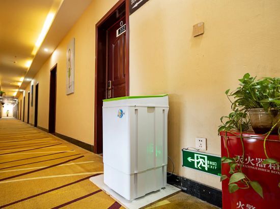 Чжэнчжоу: Xinzheng Black Panther Business Hotel (Golden Avenue Black Panther Logistics Park)