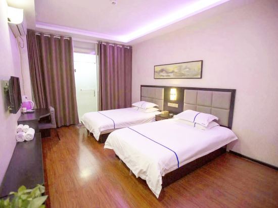 Чжэнчжоу: Xinzheng Black Panther Business Hotel (Golden Avenue Black Panther Logistics Park)