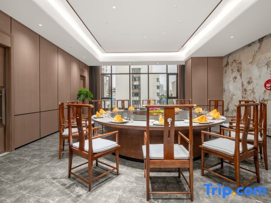 Санья: San Ya  Bay  Earl Park Hyatt Hotel