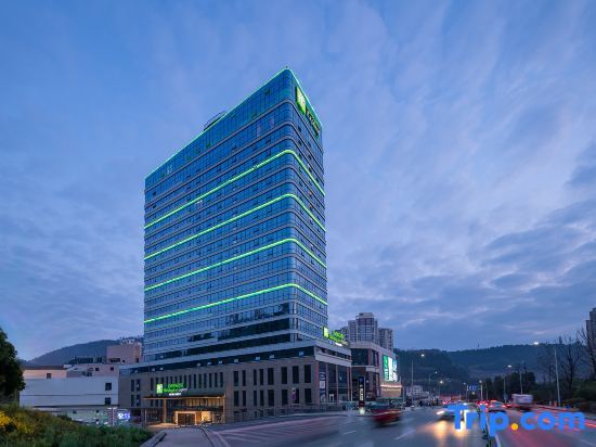 Бачжун: Holiday Inn Express Bazhong Center