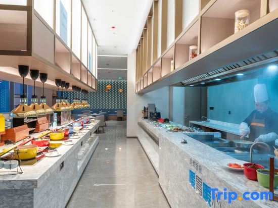 Бачжун: Holiday Inn Express Bazhong Center