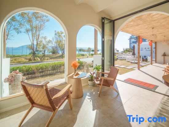 Дали: Wind and rain said sea view beauty villa