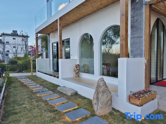 Дали: Wind and rain said sea view beauty villa