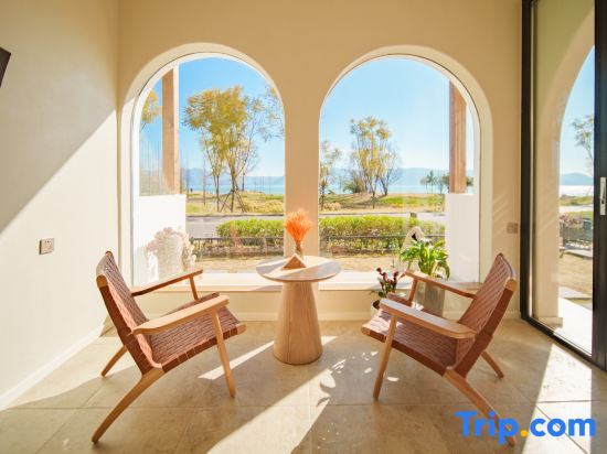 Дали: Wind and rain said sea view beauty villa