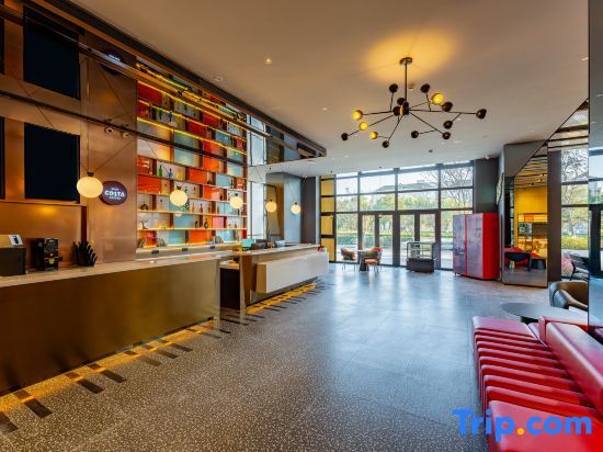 Цзясинь: Ibis Hotel (Haiyan Economic Development Zone)