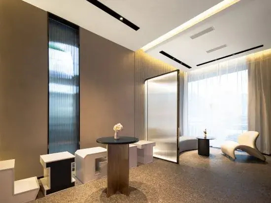Шэньян: Shenyang Yuhong Square Metro Station Light House Hotel