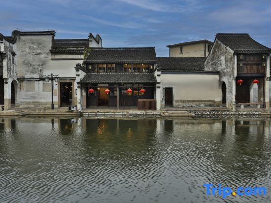 Хучжоу: Yibaijian Designer Homestay in Nanxun.