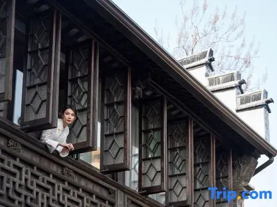 Хучжоу: Yibaijian Designer Homestay in Nanxun.
