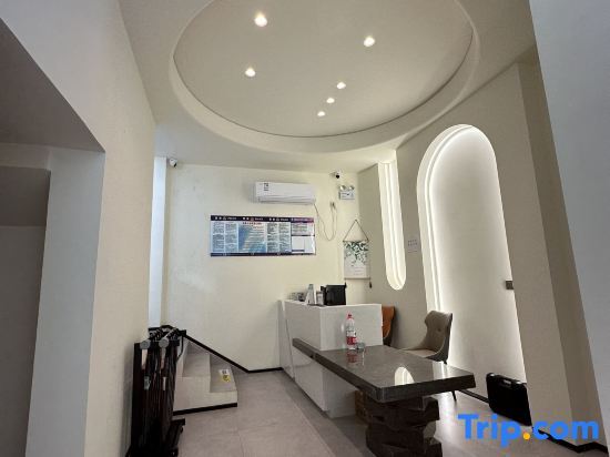 Санья: Sanya Panda's Powder House Sea View Beautiful Suites