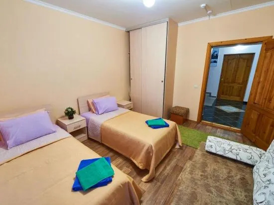 Зеленая Поляна: Guest House Snezhniy Bars