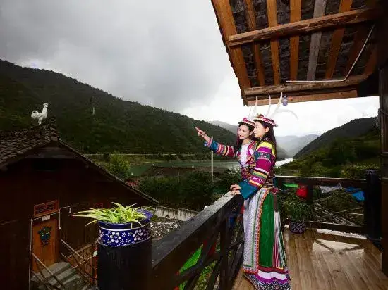 Мяньян: Ameijia Tibetan Farmhouse