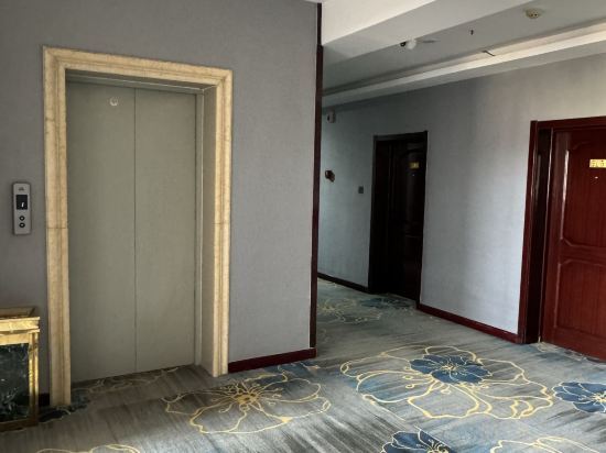 Байан-Нур: Urat Zhongqi World Wide Business Hotel