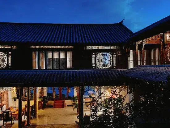 Дали: Shaxi Crescent Lake Homestay